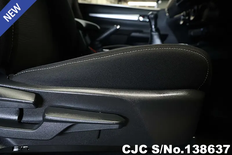 Toyota Hilux in Gray for Sale Image 9