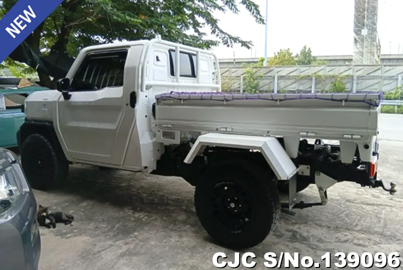 Toyota Hilux in White for Sale Image 1